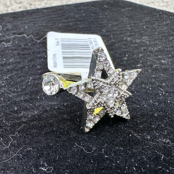 BR Rhinestone Star Ring - Picture 6 of 7